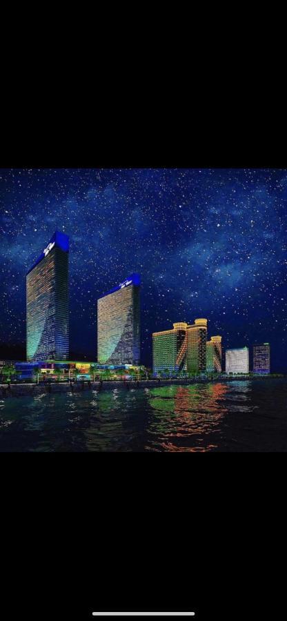 Panorama Aparthotel Orbi City Batumi Exteriör bild